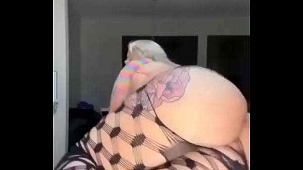 snowbunny showing her huge ass